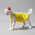 Load image into Gallery viewer, T-shirt coton pour chat jaune, confortable et léger pour animaux de compagnie élégants
