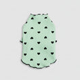 Carica l'immagine nel visualizzatore della galleria, T-shirt coton pour petit chien en vert menthe avec des cœurs noirs imprimés
