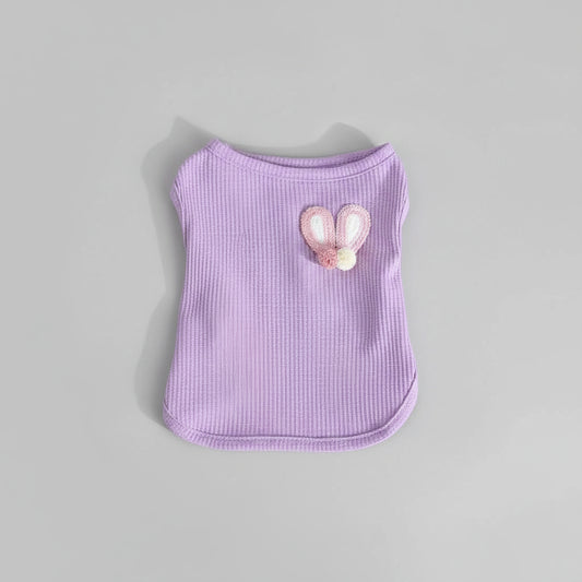 T-shirt design pour chien lilas avec motif lapin en laine et texture côtelée Oscar et Plume