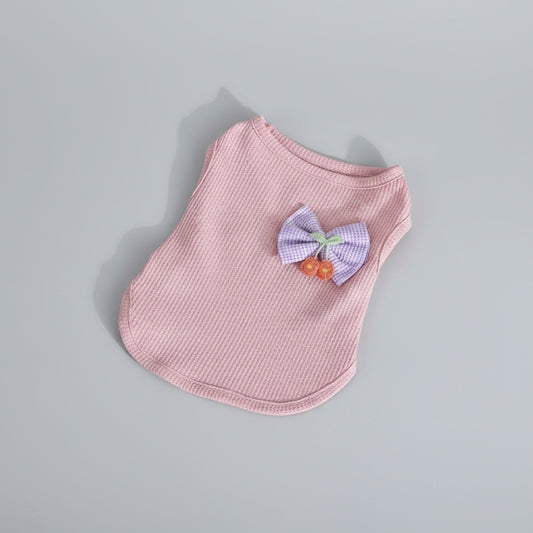 T-shirt design pour chien rose avec nœud violet et décor cerises pour petits chiens