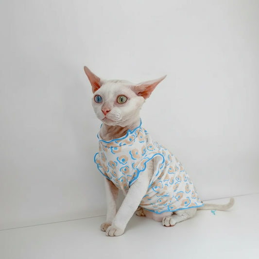 Chat en t-shirt pour chat léger avec motif floral sur fond clair, confort et style pour animaux