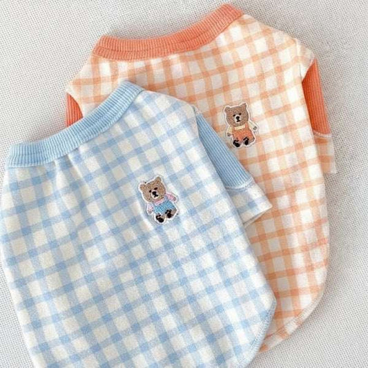 T-shirt pour chien confortable à carreaux bleus et roses avec broderie d'ourson signé Oscar et Plume