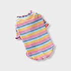 T-shirt pour petit chien aux rayures colorées rose, bleu et jaune avec un col froncé