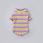 T-shirt rayé pour chat aux couleurs vives avec un col montant et des manches à volants