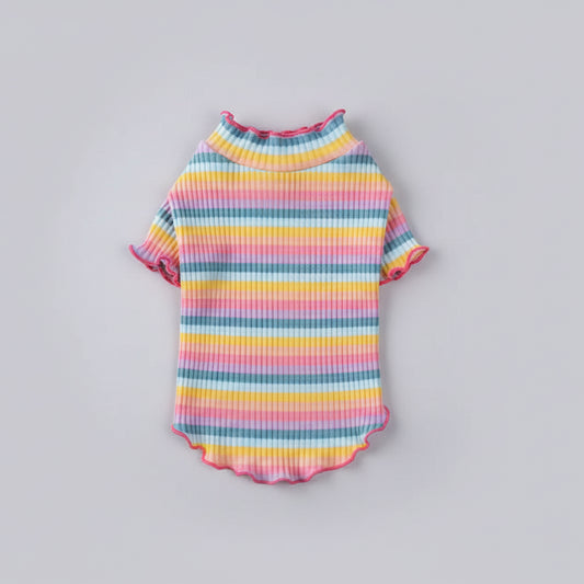 T-shirt rayé pour chat aux couleurs vives avec un col montant et des manches à volants