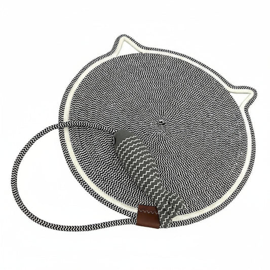 Tapis à gratter chat rond noir et blanc avec motif zigzag et jouet poisson Oscar et Plume