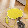 Bild in Galerie-Betrachter laden, Tapis à Gratter pour chat Oscar et Plume Jaune / Diamètre = 42 cm
