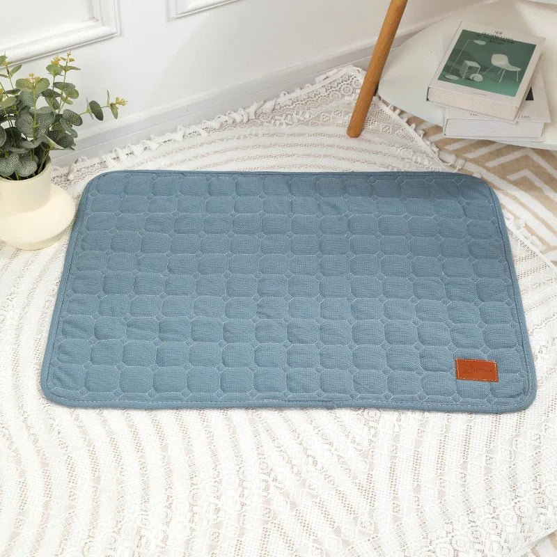 Tapis antidérapant pour chien et chat Oscar et Plume Bleu / 90x70cm