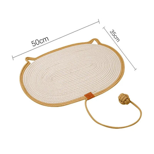 Tapis de repos pour chat en corde tressée beige avec jouet intégré de la marque Oscar et Plume