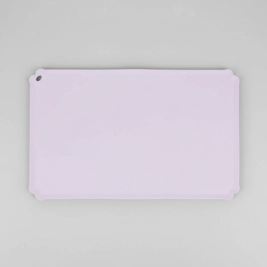 Tapis en silicone pour gamelle de couleur violet clair avec coin percé pour accroche Oscar et Plume