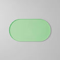 Load image into Gallery viewer, Tapis gamelle chien vert en silicone antidérapant pour protéger le sol des éclaboussures

