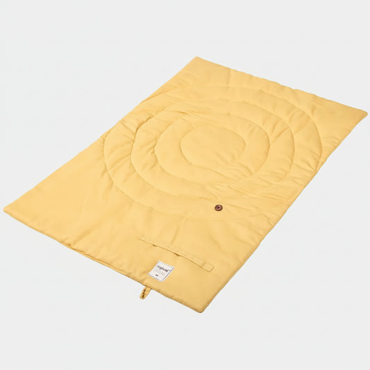 Tapis imperméable pour chien jaune doux et matelassé de la marque Oscar et Plume