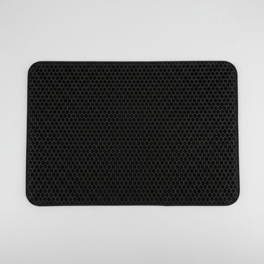 Tapis litière chat noir à texture alvéolée pour retenir les grains et protéger le sol