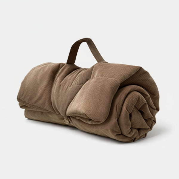 Tapis pour chien Oscar et Plume en brun, facile à transporter avec une poignée