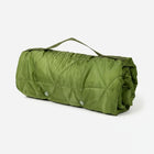 Tapis pour chien pliable en vert avec une poignée pour un transport facile et un design matelassé
