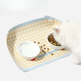 Load image into Gallery viewer, Tapis silicone pour Chien et chat avec un motif à carreaux et des bols pour nourriture et eau
