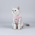 Load image into Gallery viewer, Tee-shirt chaud pour chat en rose doux, idéal pour garder votre compagnon au chaud.
