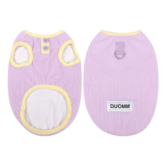 Tee-shirt chaud pour chat en violet avec col jaune et ouverture pour harnais