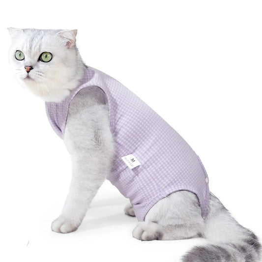 Tee-shirt post opération pour chat en tissu lilas à carreaux pour un confort optimal