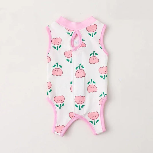 T-shirt post opération chat blanc avec motifs fleurs roses et manches sans couture par Oscar et Plume