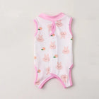 T-shirt post opération chat avec motifs lapin rose et bordures roses pour confort et protection