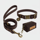 Collier et laisse pour chien en cuir marron avec médaille et sacoche de friandises Oscar et Plume