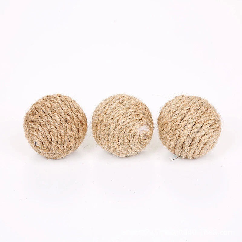 Boule à Gratter en sisal avec clochette à l'intérieur pour chat Oscar et Plume